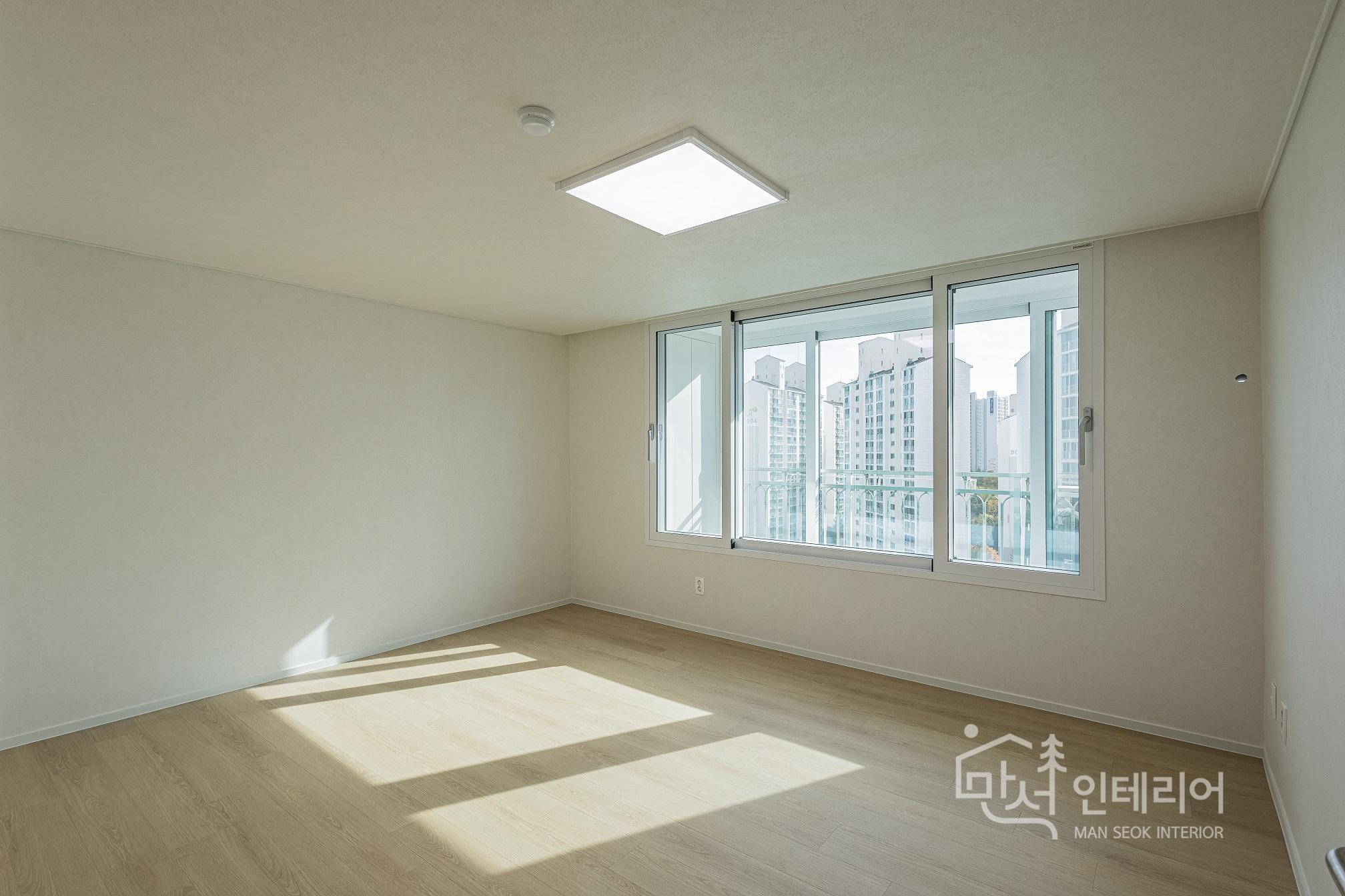 2040995494_0PamL217_f9d8b7da249a04eaf31f69c416b1f89814230a0c.jpg 이미지크게보기