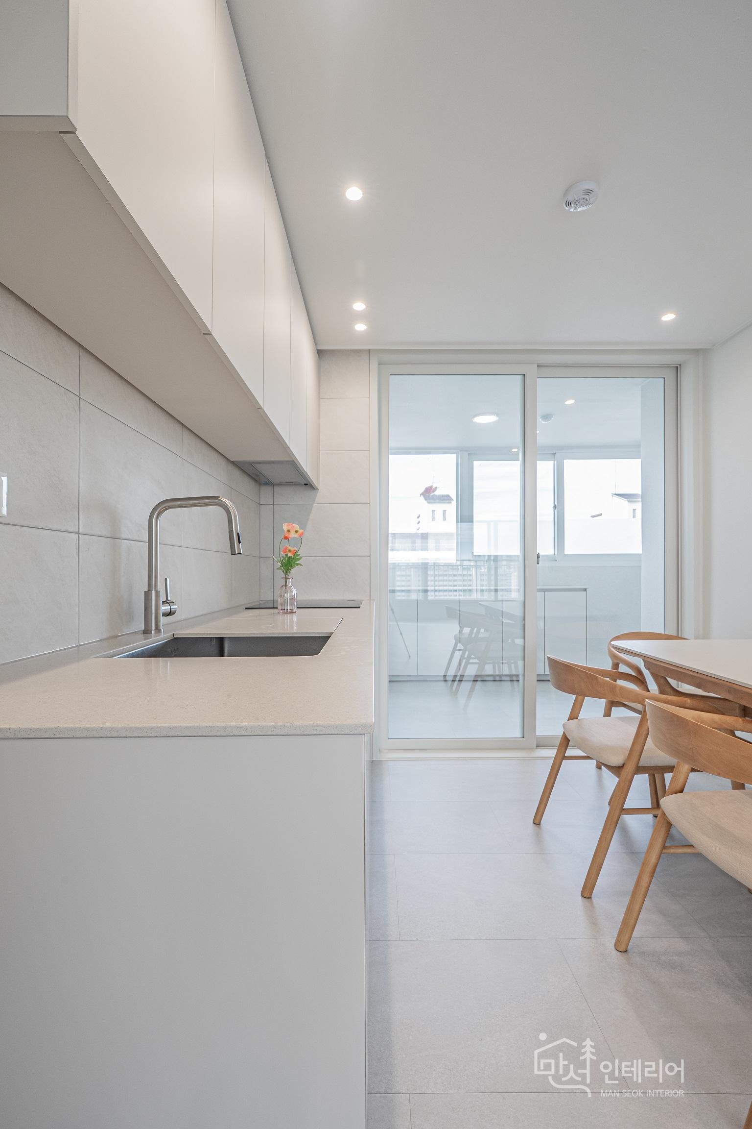 2040995494_cVmX4hYQ_5aa858102d51cebee7dcf7cf72b511da631f0b3f.jpg 이미지크게보기